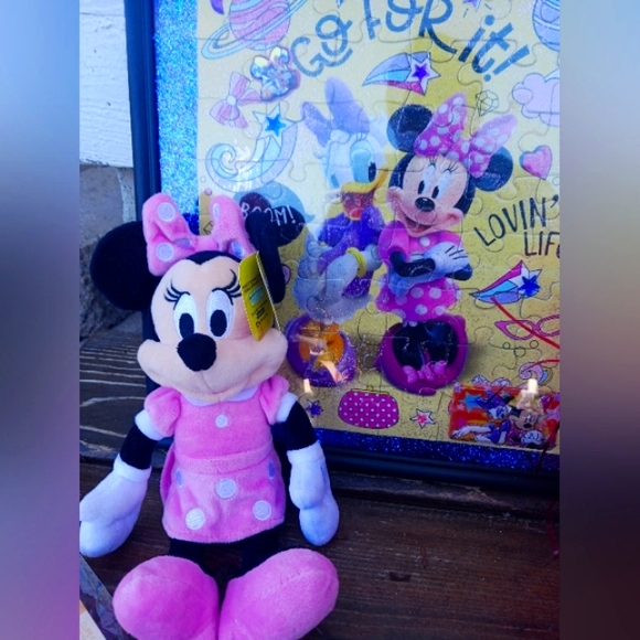 NWT Disney minnie mouse & friends gift basket,& puzzel picture frame decor - Picture 4 of 13